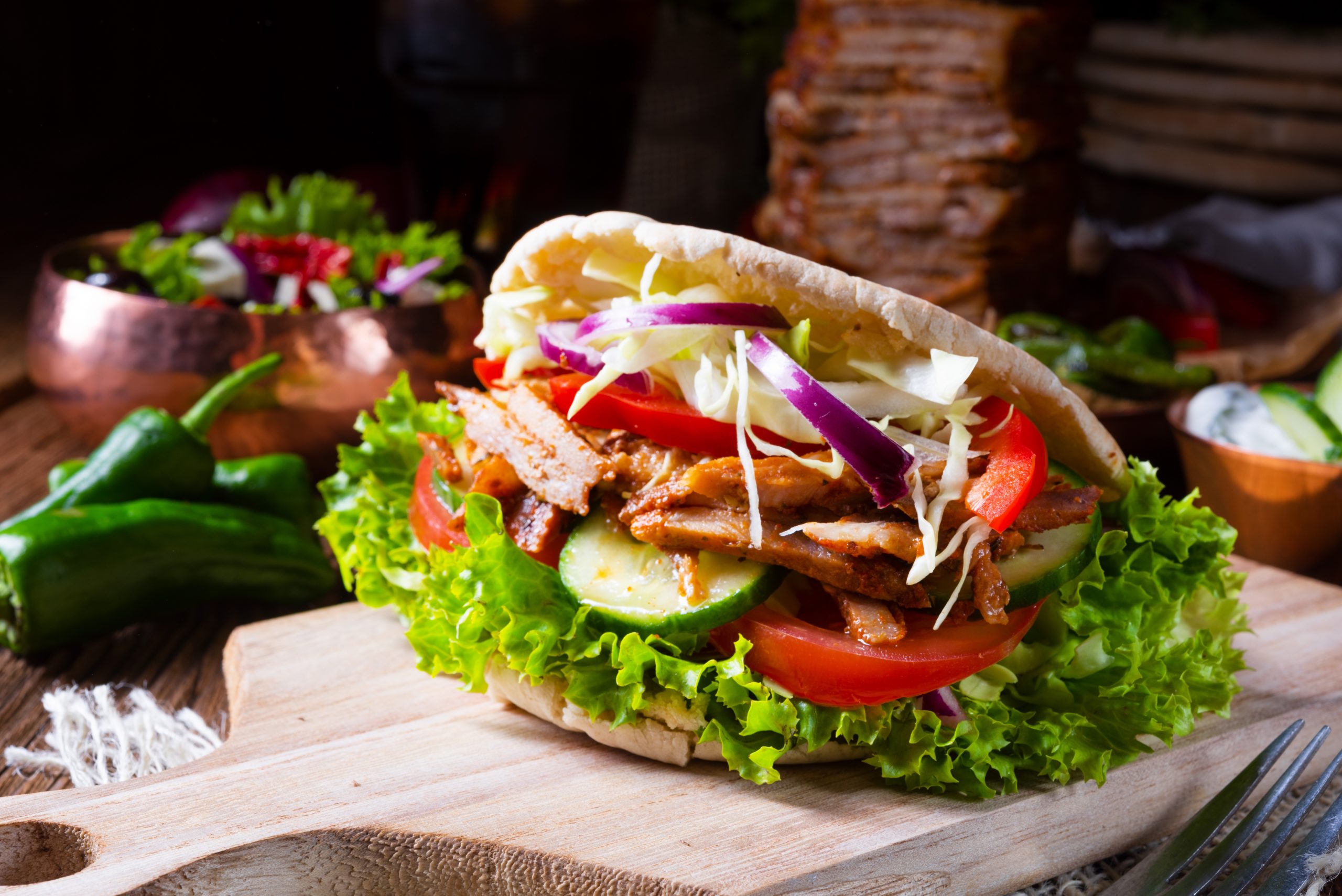 Crunchy pita with grilled gyros meat. Various vegetables and garlic sauce